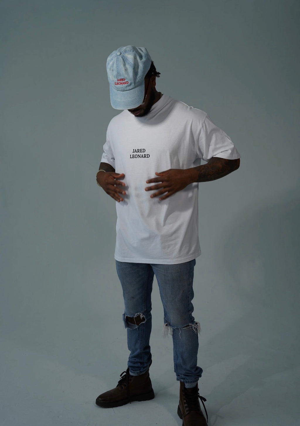 JARED LEONARD OVERSIZED T BLACK TEXT